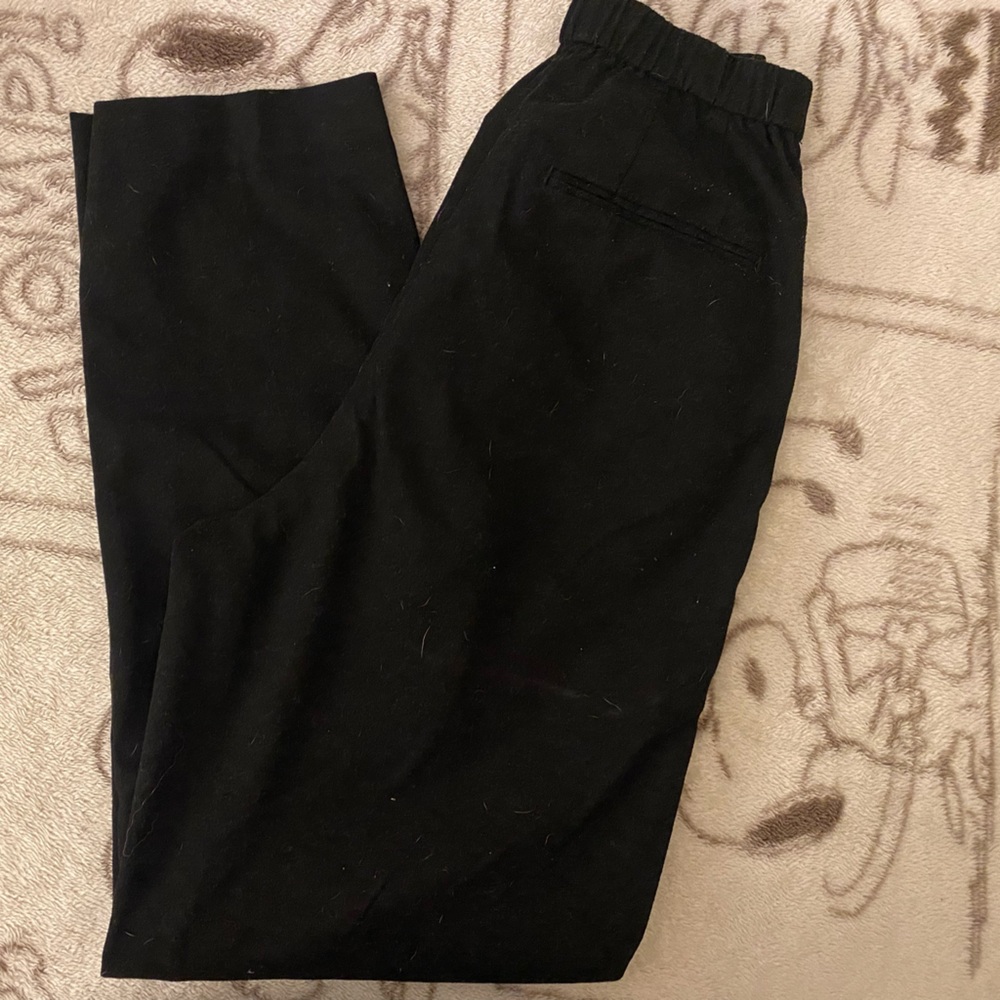 These are Uniqlo Trousers in Black size 24-25 in waist